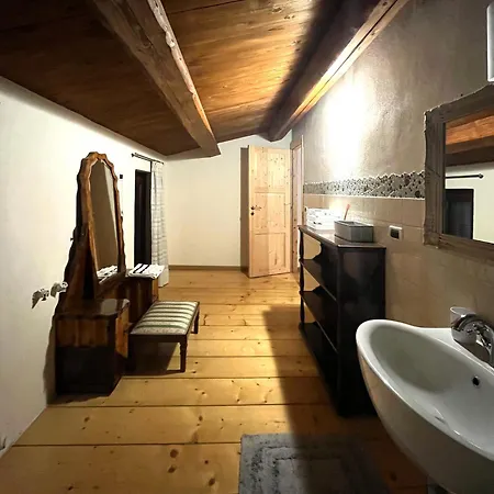 בית נופש Holiday House Colle Del Mondo *